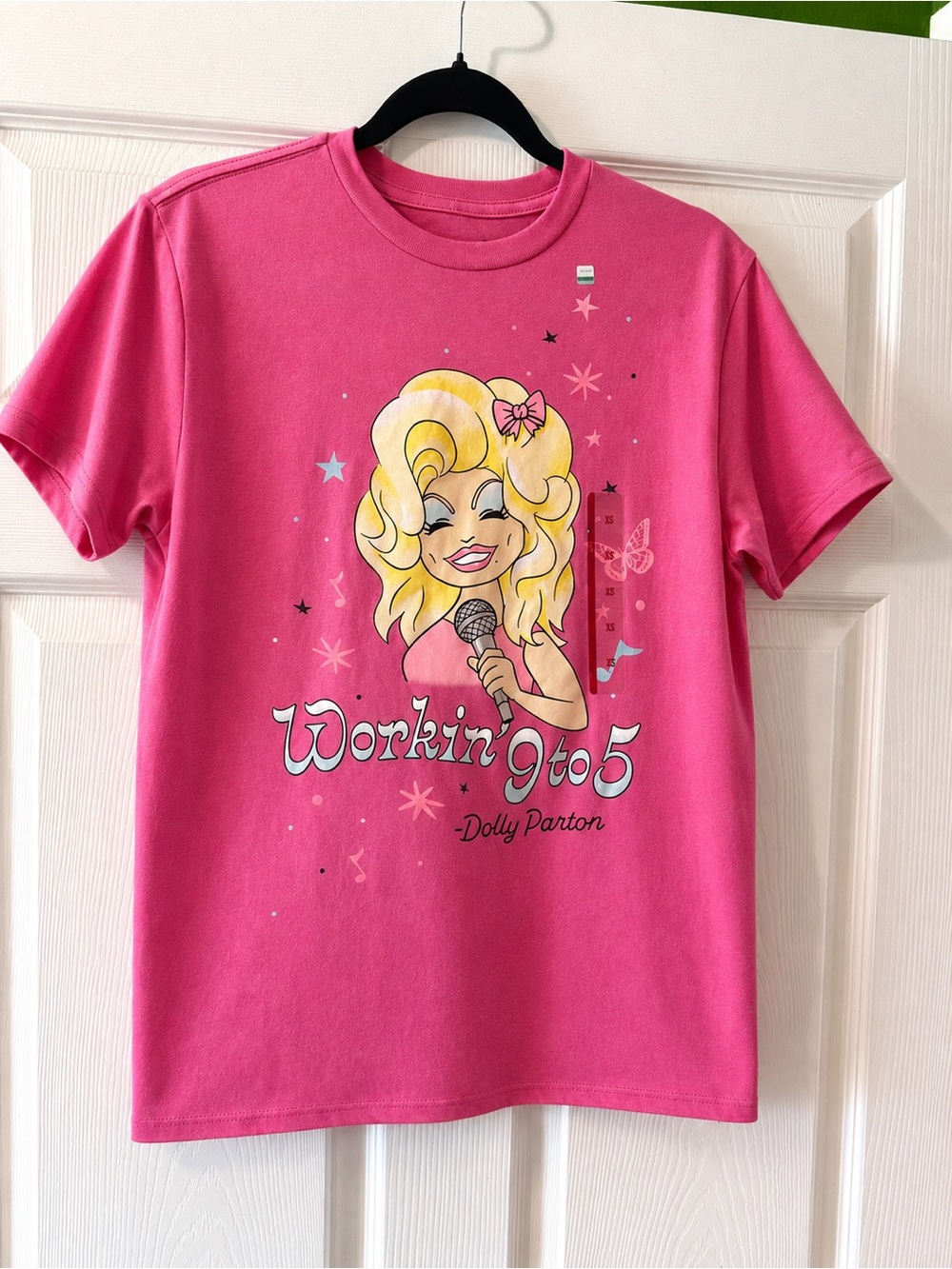 Dolly Parton Workin 9 to 5 Pink Graphic T Shirt NWT Oversized Small Tribute Love